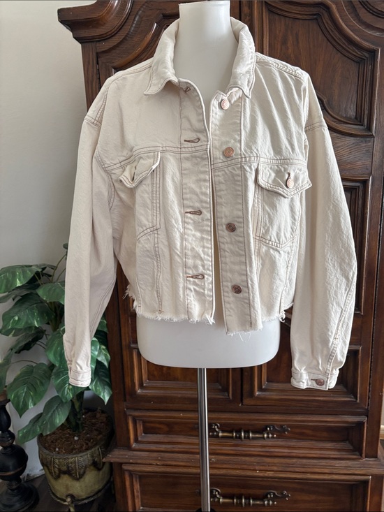 wild fable Jackets & Blazers - Wild Fable cream cropped denim jacket
